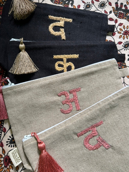 Hand-embroidered Devanagari letter pouch Black x Gold क़ / K htm150440