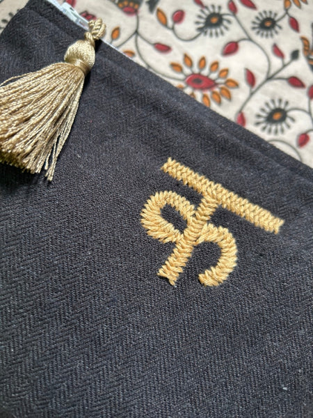 Hand-embroidered Devanagari letter pouch Black x Gold क़ / K htm150440