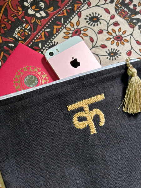 Hand-embroidered Devanagari letter pouch Black x Gold क़ / K htm150440