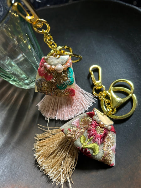 Indian ribbon x tassel glitter 3way keychain pink htm150342